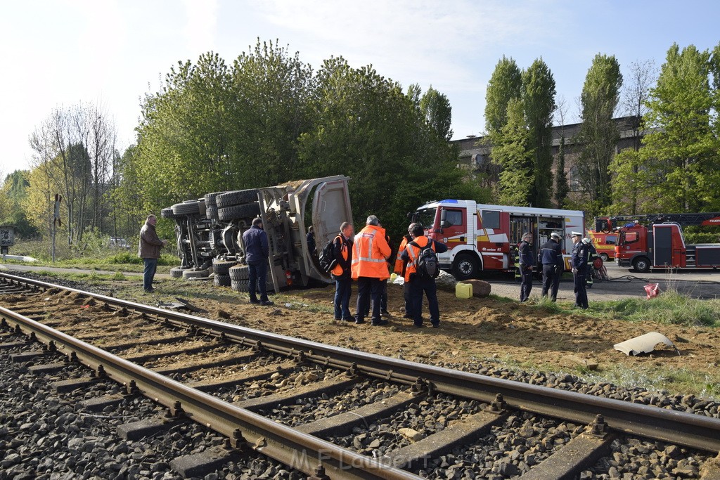 Schwerer VU LKW Zug Bergheim Kenten Koelnerstr P091.JPG - Miklos Laubert